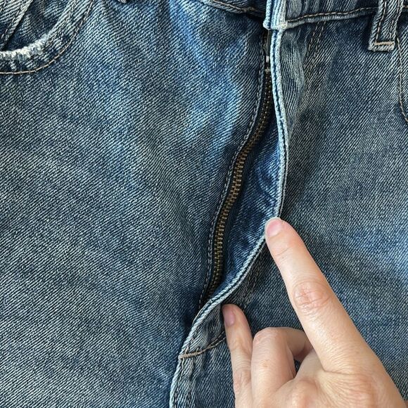 DL1961 High Rise Vintage Emilie Short size 4 - Picture 3 of 6